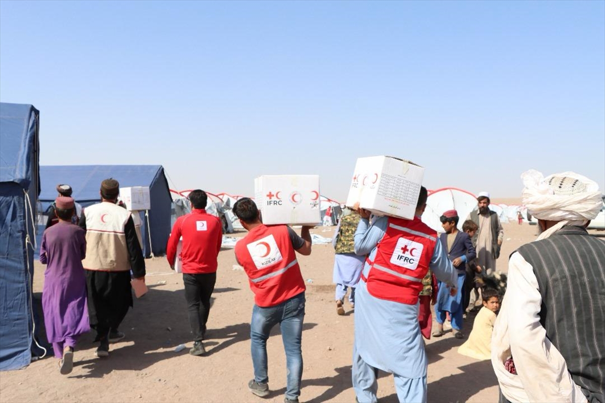 Türk Kızılaydan 2 bin 250 Heratlı depremzede aileye gıda yardımı
