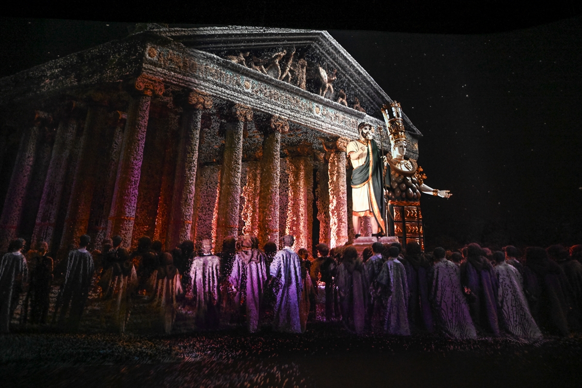 Kültür ve Turizm Bakanı Ersoy, "Geleceğe Miras Sonsuz Efes" projesini tanıttı: