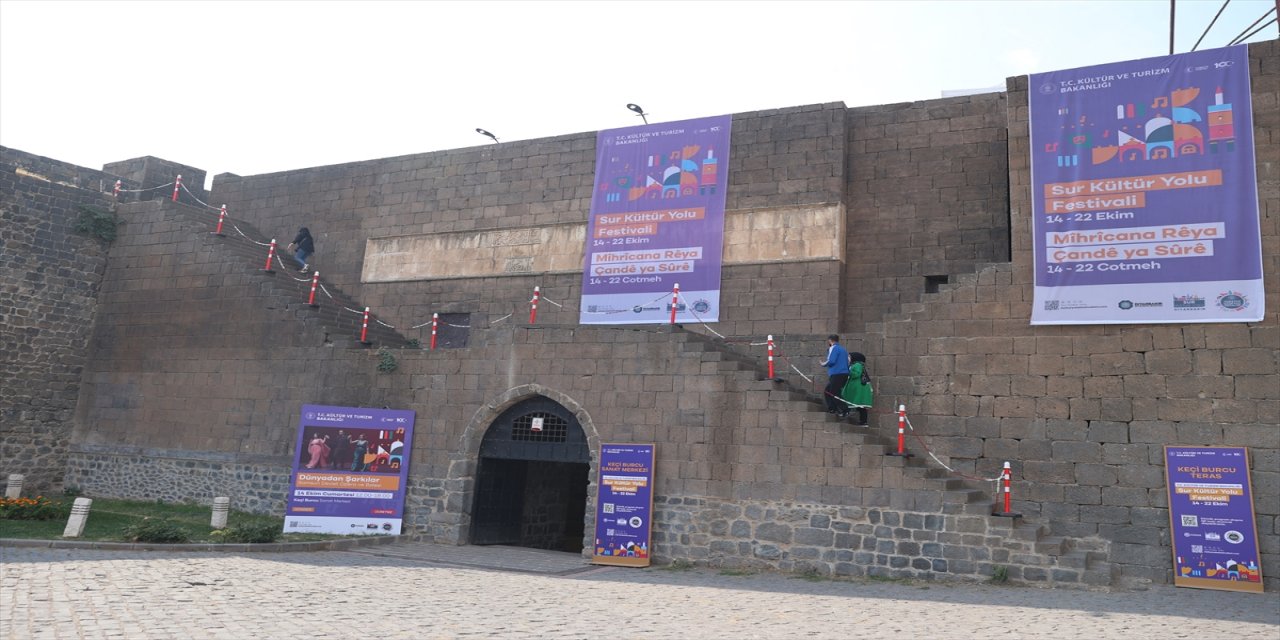 "Sur Kültür Yolu Festivali" ziyaretçileri çok sayıda kültür ve sanat etkinliğiyle buluşturdu