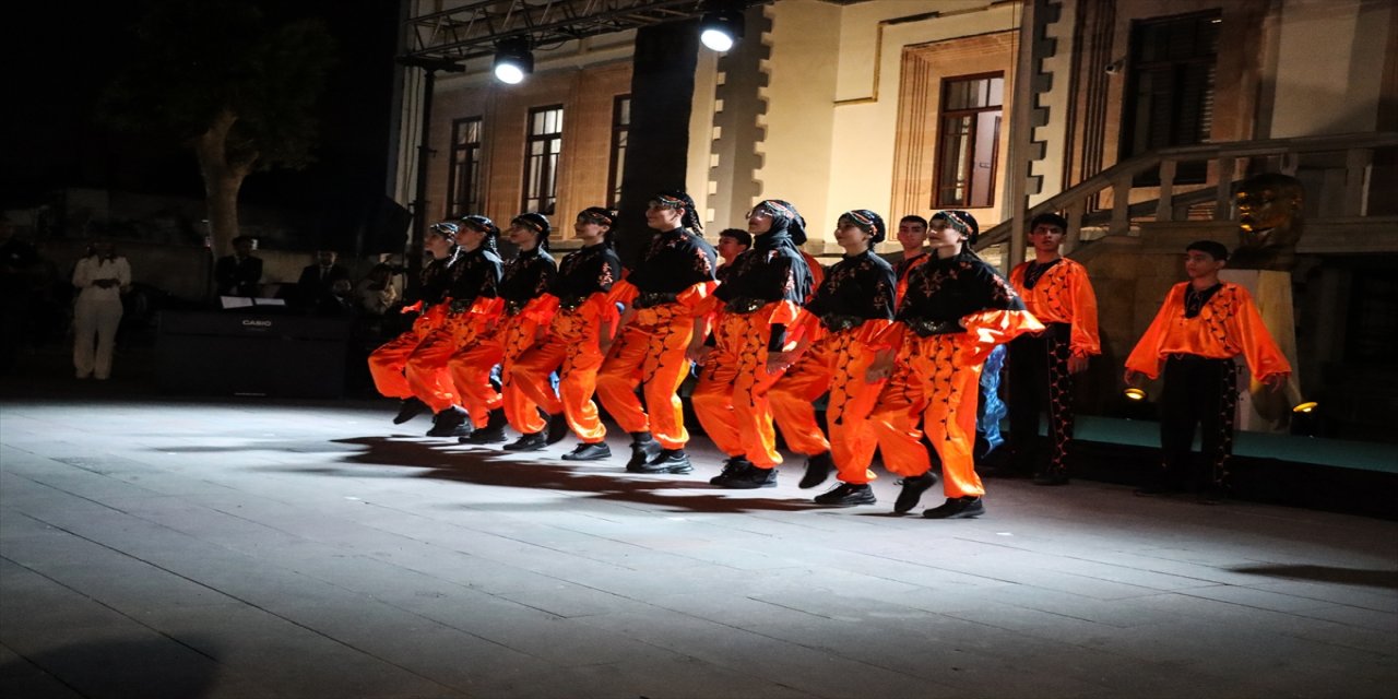 Adana'da "Atatürk ve Cumhuriyet" temalı kostümler tanıtıldı