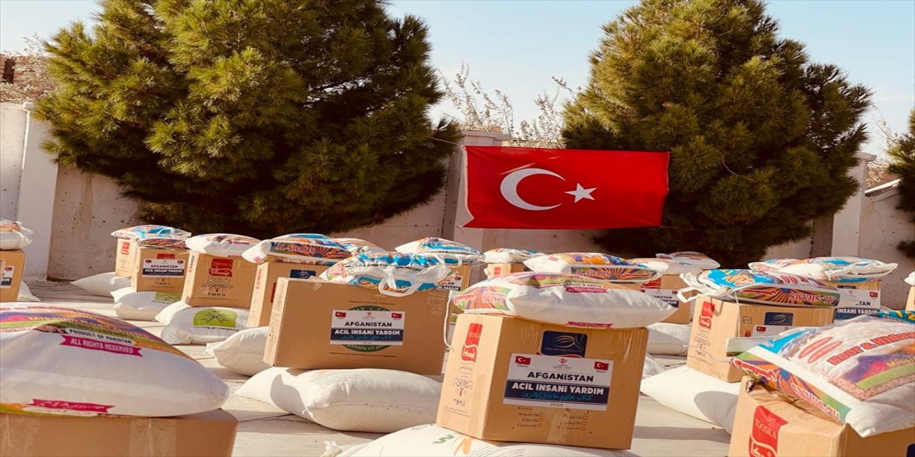 Türkiye Diyanet Vakfından Heratlı depremzede ailelere gıda ve hijyen kiti yardımı