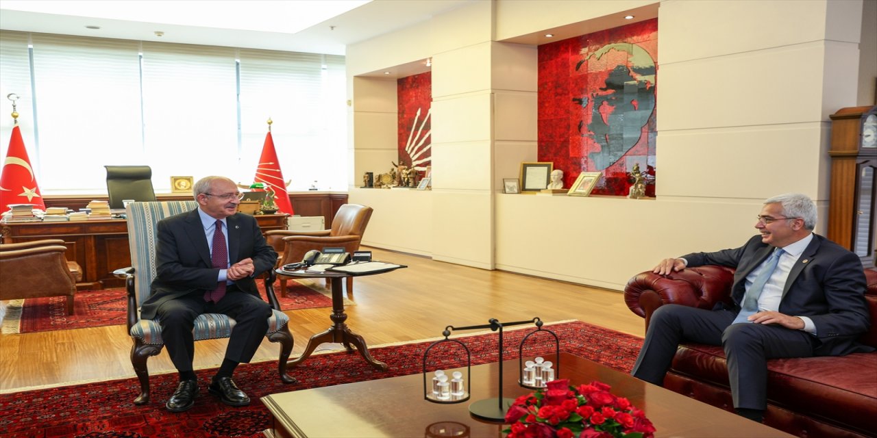 Kılıçdaroğlu, Türk Demokrasi Vakfı Başkanı Uzun'u kabul etti