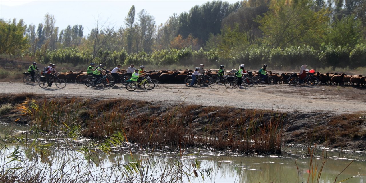 Iğdır'da, Cumhuriyet'in 100. yılı kapsamında bisiklet halk sürüşü düzenlendi