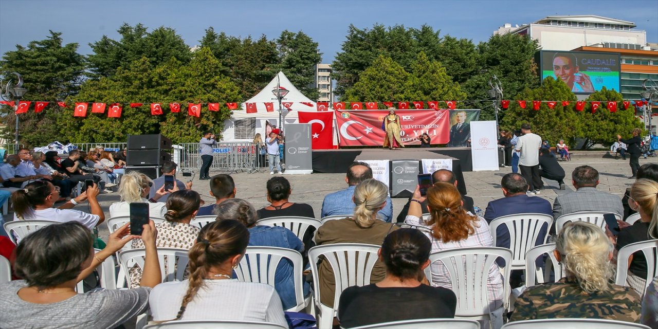 İzmir'de Anadolu Selçuklu'dan Cumhuriyet'e uzanan kıyafetler sergilendi