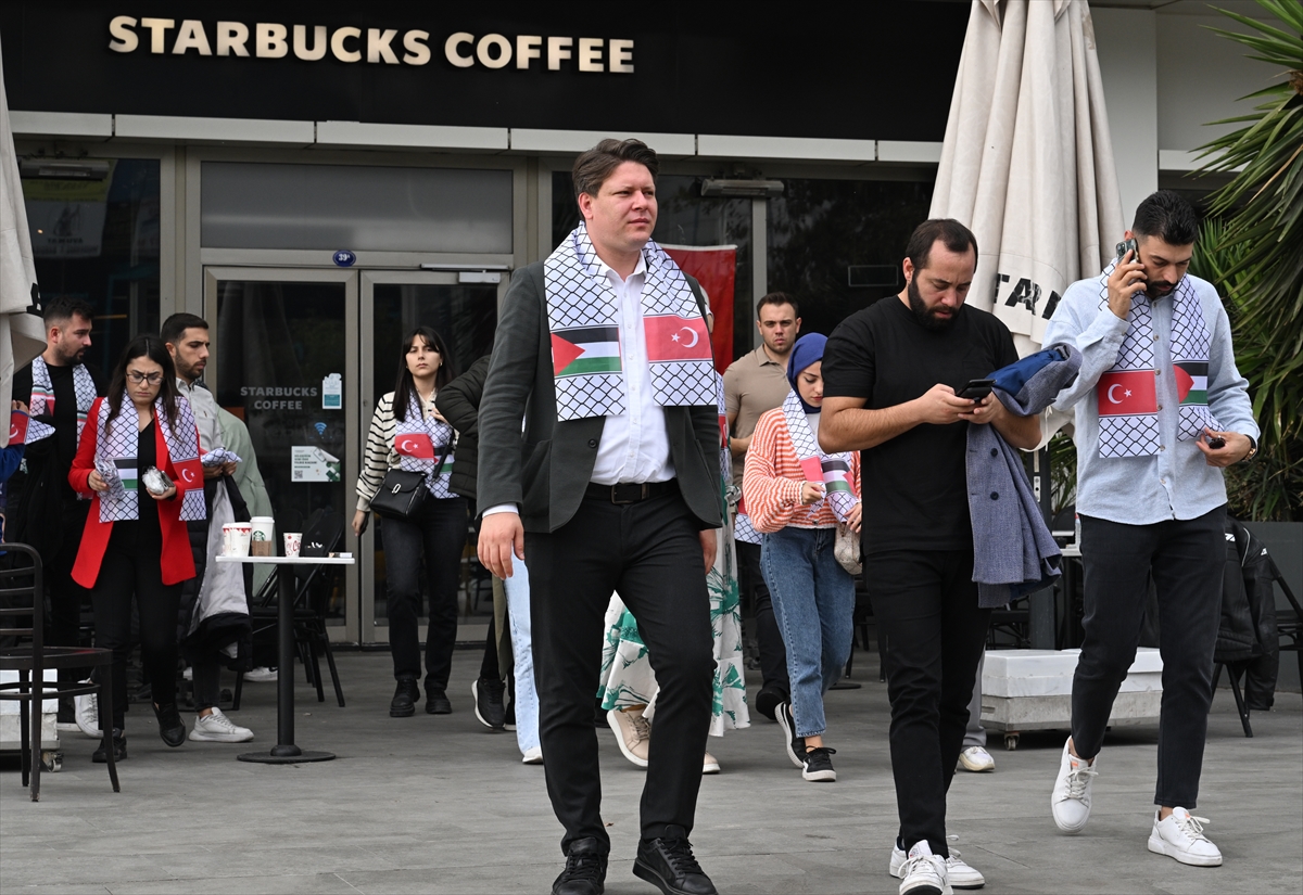 AK  Gençlikten ,Starbucks şubelerinde protesto