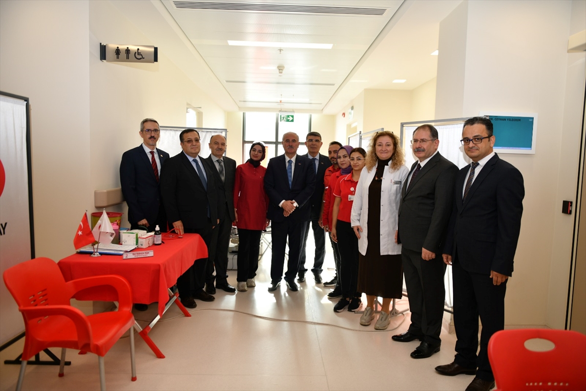 Yargıtay Başkanı Akarca, Türk Kızılaya kan bağışında bulundu