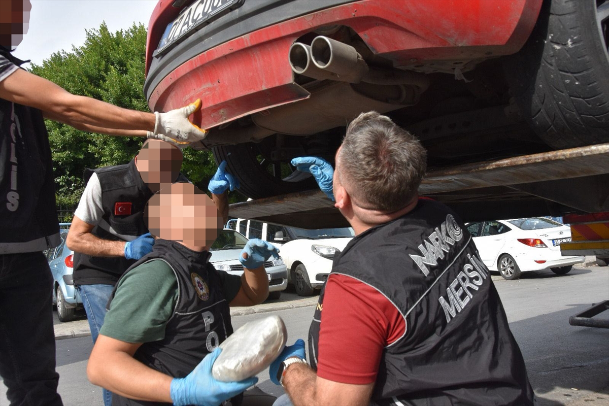 Mersin'de otomobilin tamponuna gizlenmiş 8 kilo 736 gram esrar ele geçirildi