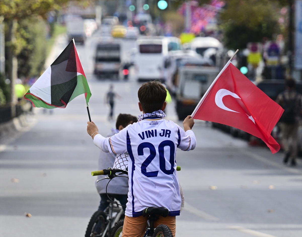 İstanbul'da AK Parti'li gençler Filistin'e destek yürüyüşü yaptı