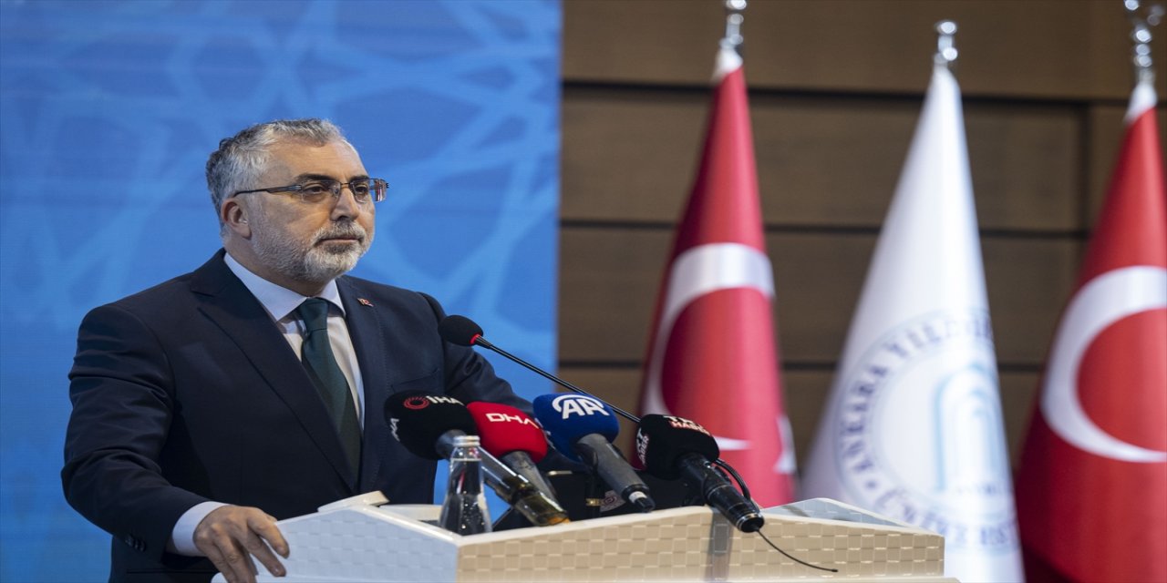 Bakan Işıkhan, Cumhuriyet'in 100. Yılında Çalışma Hayatı Sempozyumu'nda konuştu: