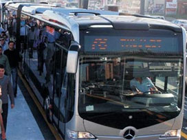 Metrobüs arızalandı yolcular isyan etti