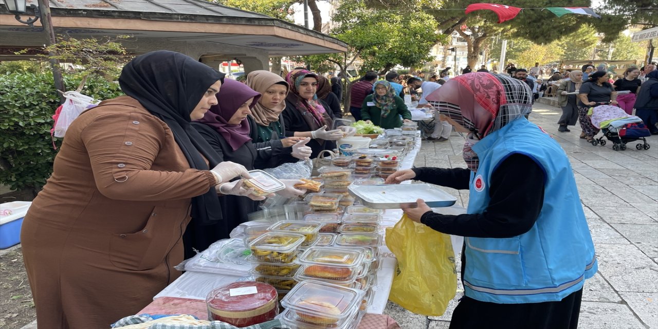 Aydın'da Filistinliler için kermes düzenlendi