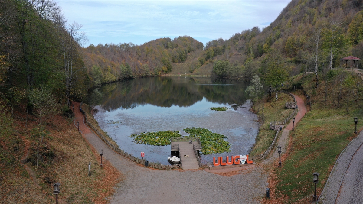 Doğa turizminin öne çıkan mekanlarından Ulugöl'ü 300 bin kişi gezdi