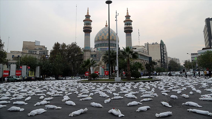 İran'da, İsrail'in Gazze saldırılarında öldürülen çocuklara dikkati çekmek için etkinlik