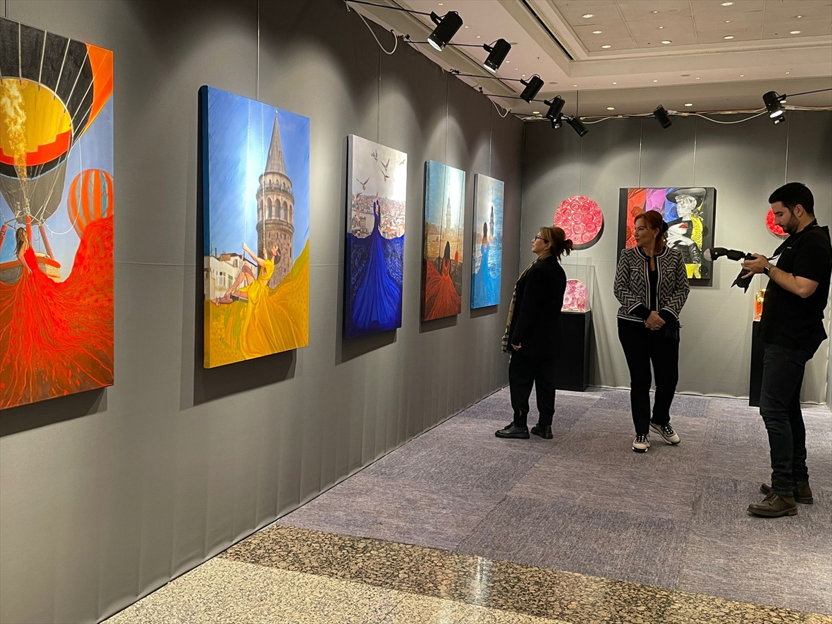 İstanbul Sanat ve Antika Fuarı Lütfi Kırdar Sergi Salonu'nda açıldı