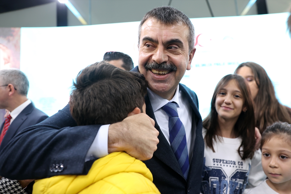 Eğitimin başladığı, olgunlaştığı ve nihayete erdiği yer ailedir