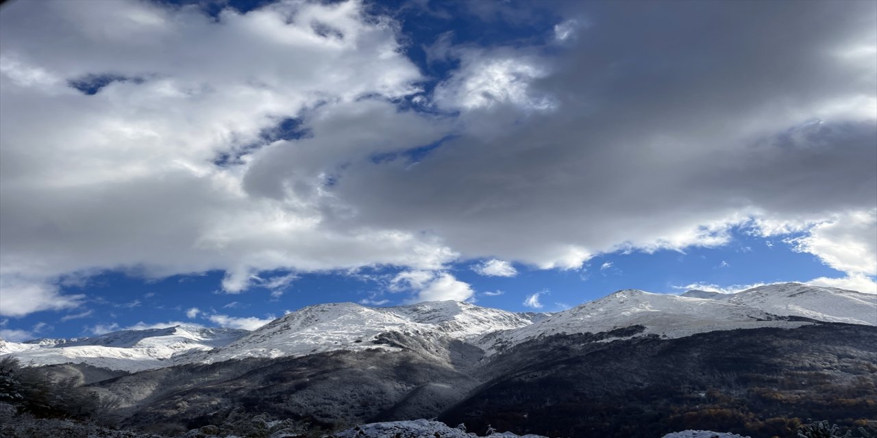 Kosova’nın Şar Dağları’na mevsimin ilk karı yağdı