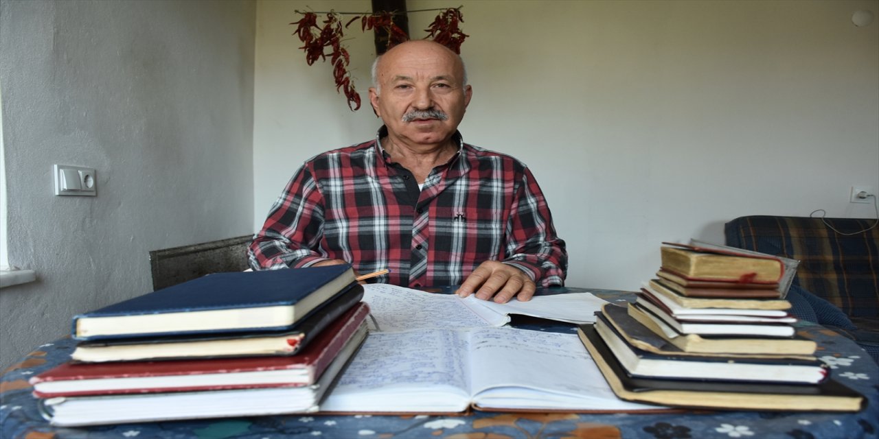 Mahallenin hafızası babasından sonra ona emanet