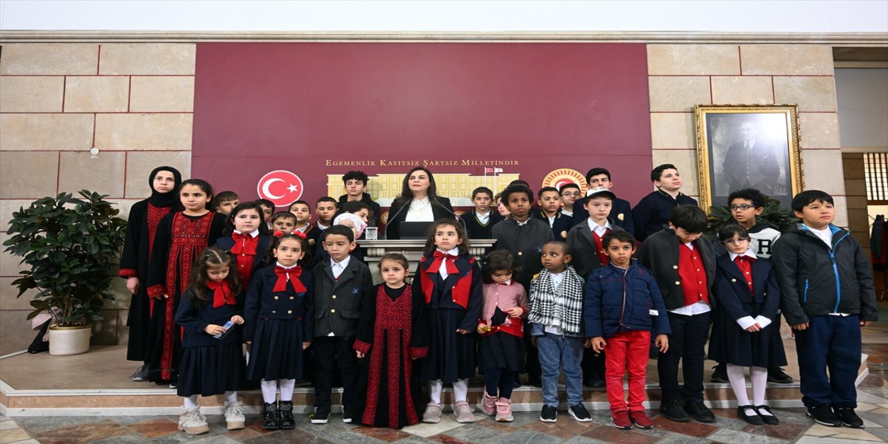 AK Parti'li Durgut, çeşitli ülkelerden çocuklarla Mecliste basın toplantısı düzenledi: