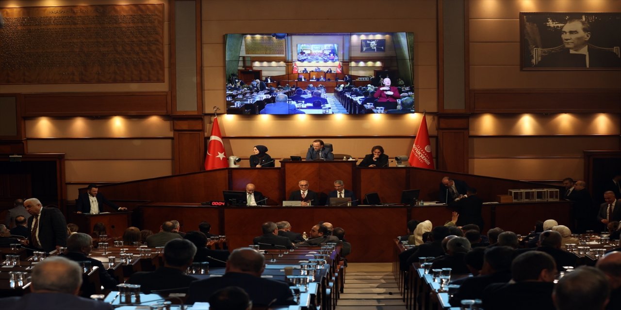 İBB Meclisi'nde İETT'nin 800 milyon liralık iç borçlanma talebi onaylandı