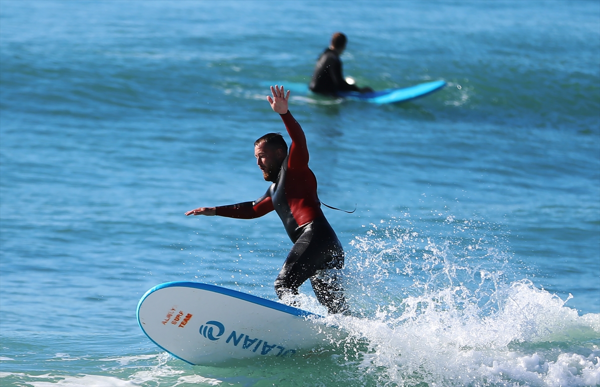 Antalya'da kasım ayında sörf