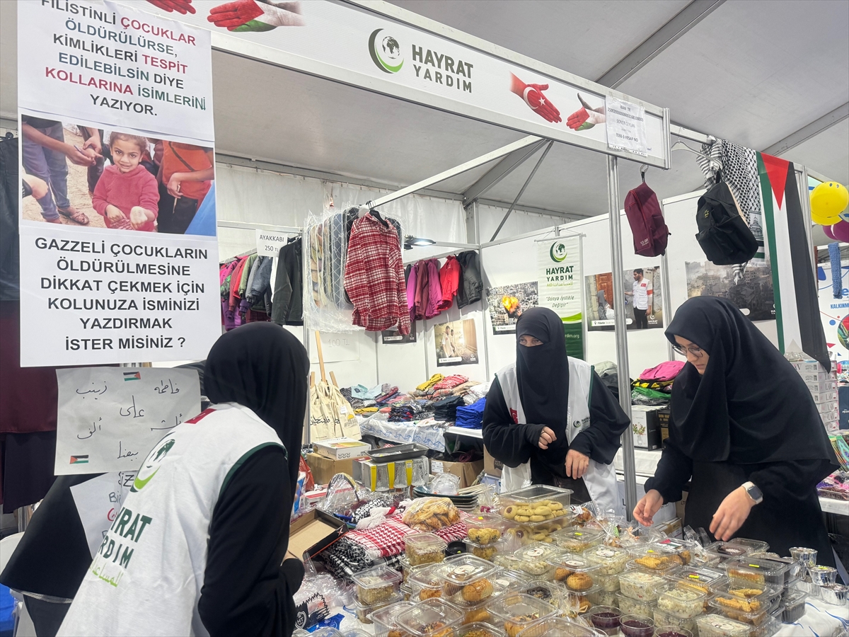 Üsküdar'da Gazze için kurulan "Gönül Köprüsü" kermesi devam ediyor