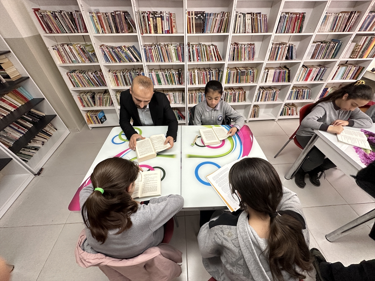 Sedat öğretmen 134 kütüphane kurdu, 579 okula kitap ulaştırdı