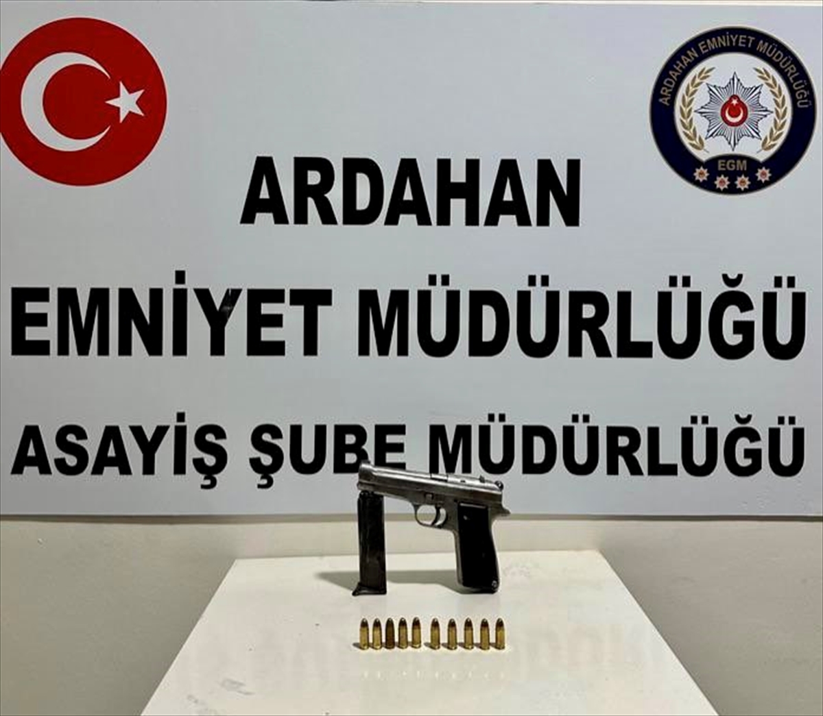 Ardahan'da uyuşturucu ve silah kaçakçılığı operasyonunda 3 şüpheli yakalandı