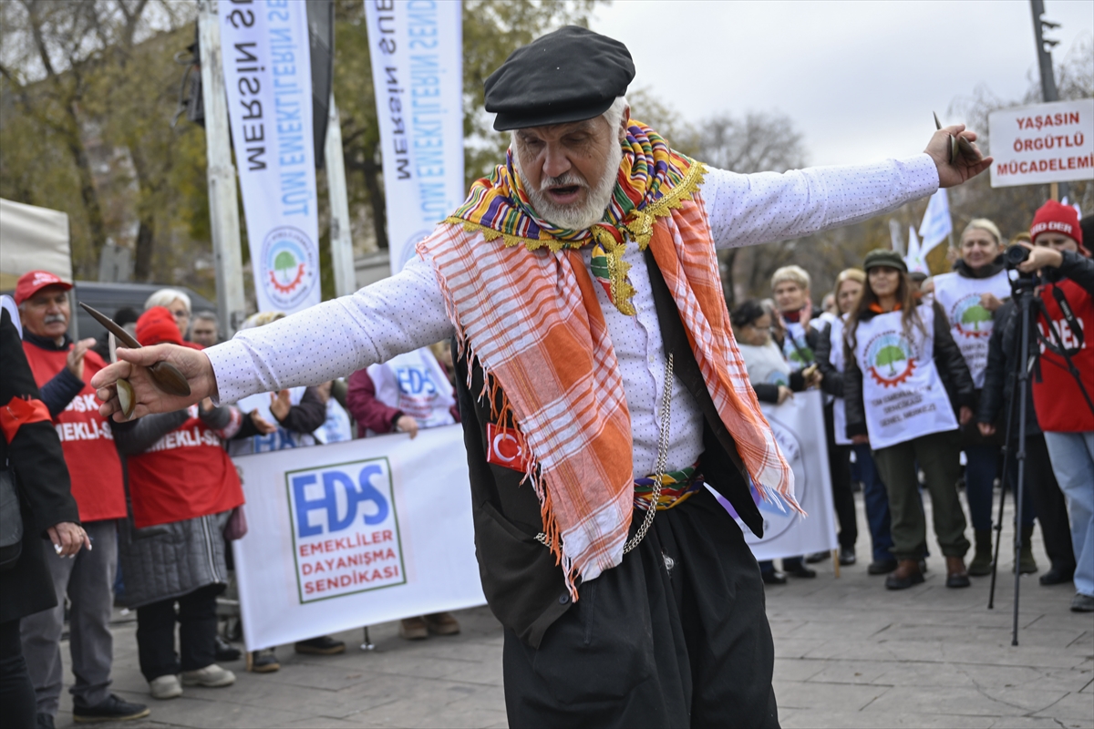 Emekliler başkentte miting düzenledi
