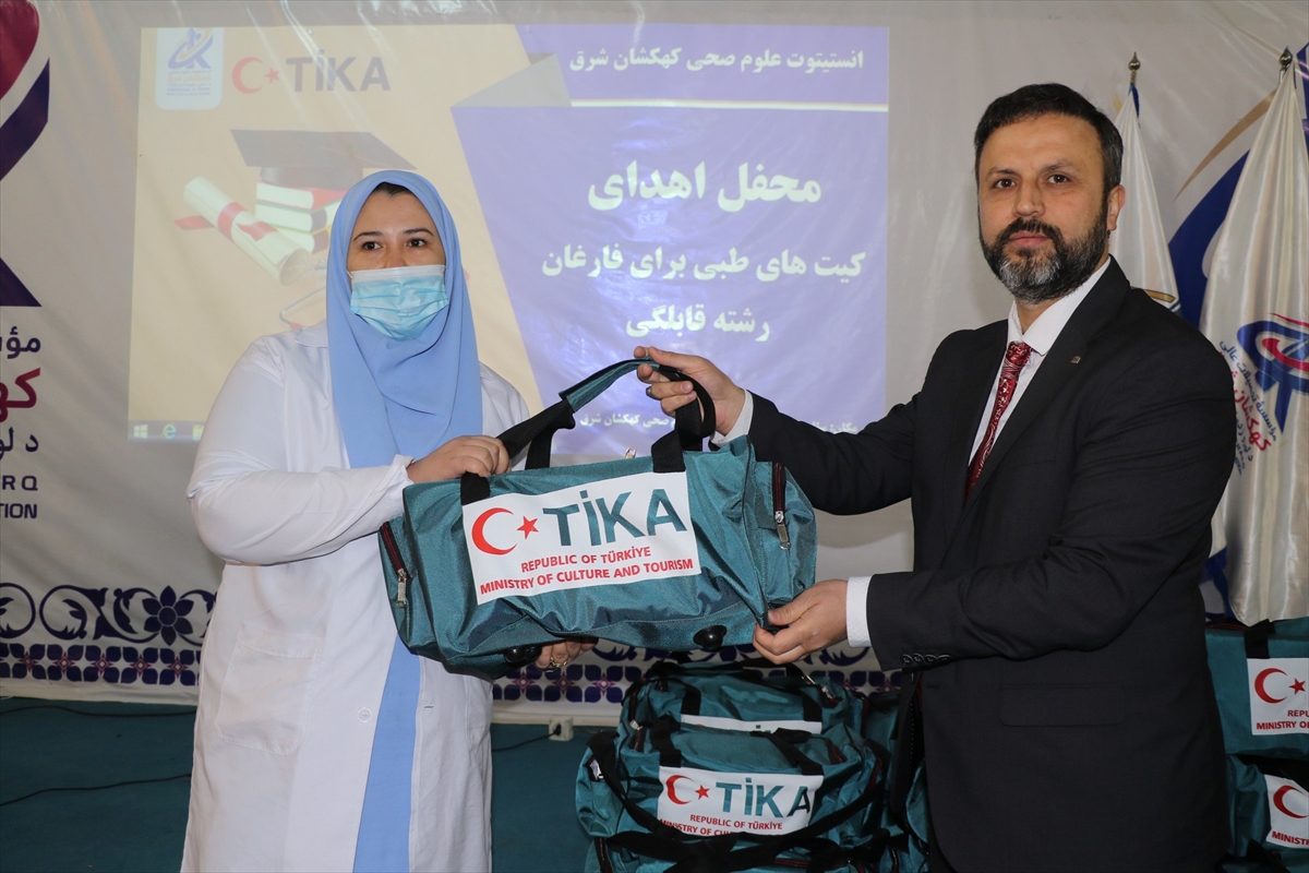 TİKA'dan Afganistan'daki sağlık personellerine malzeme desteği