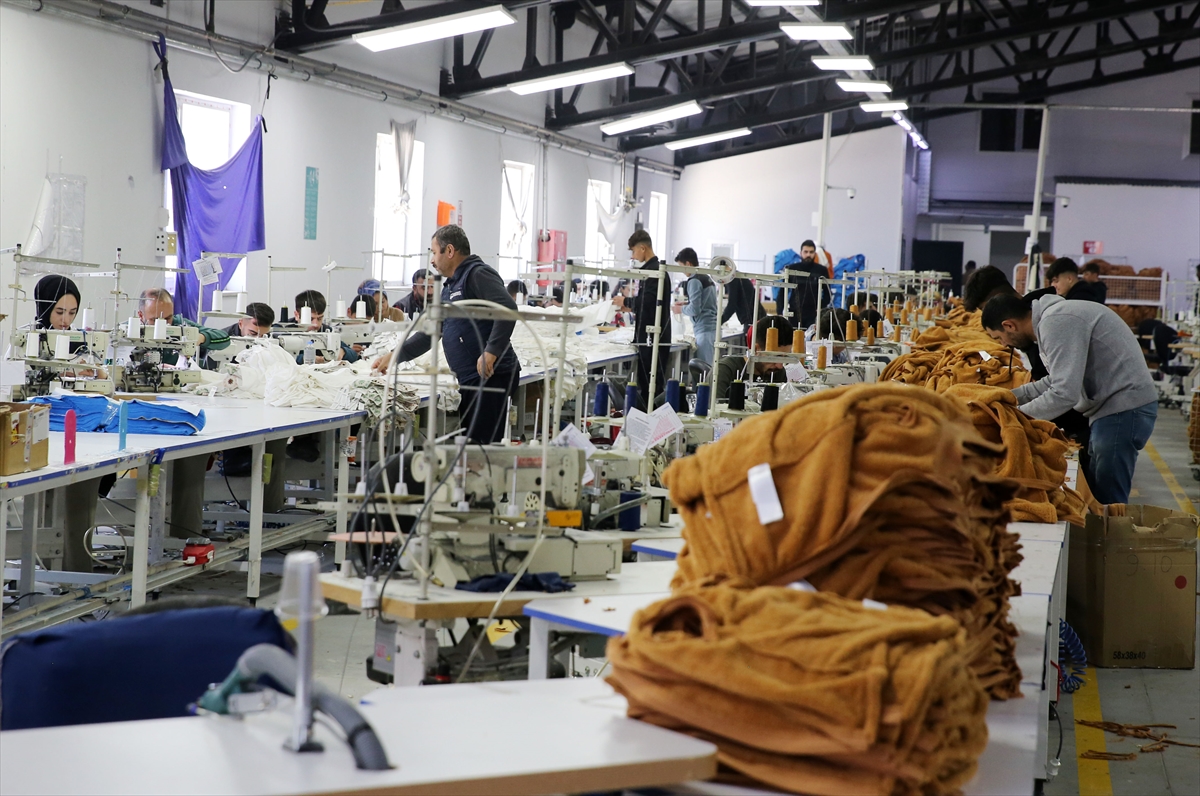 İstanbul'dan memleketine döndü, kurduğu tekstil fabrikasında 170 gence istihdam sağladı