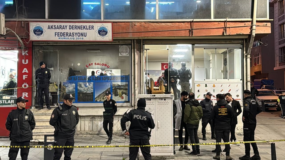 Sultangazi'de kahvehanede silahla vurulan genç hayatını kaybetti