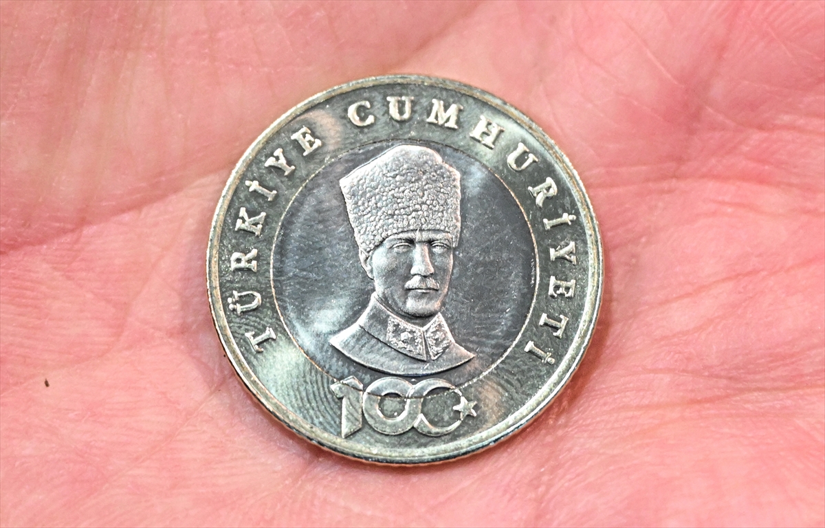 Darphane yetkilileri "5 liralık hatıra paralardaki Atatürk rölyefinin benzemediği" iddialarına yanıt verdi: