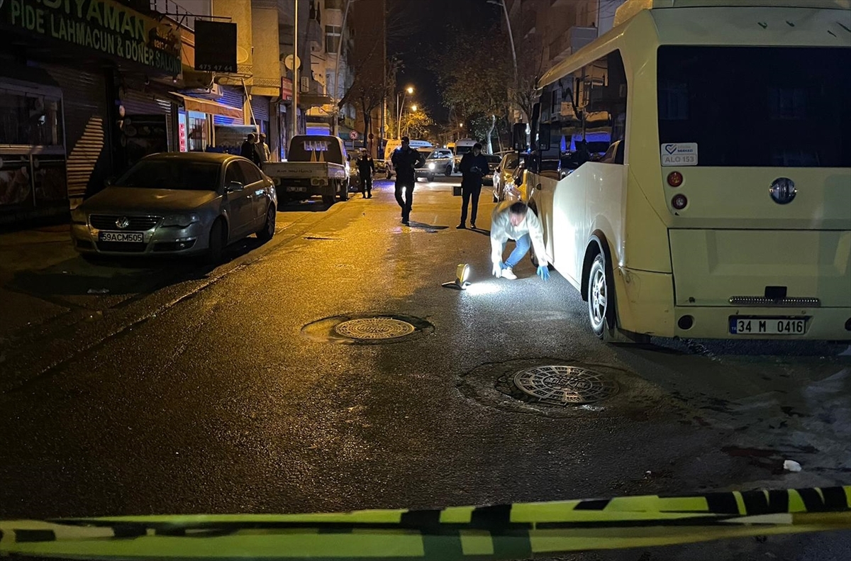 Sultangazi'de silahlı kavgada 1 kişi ayağından vuruldu