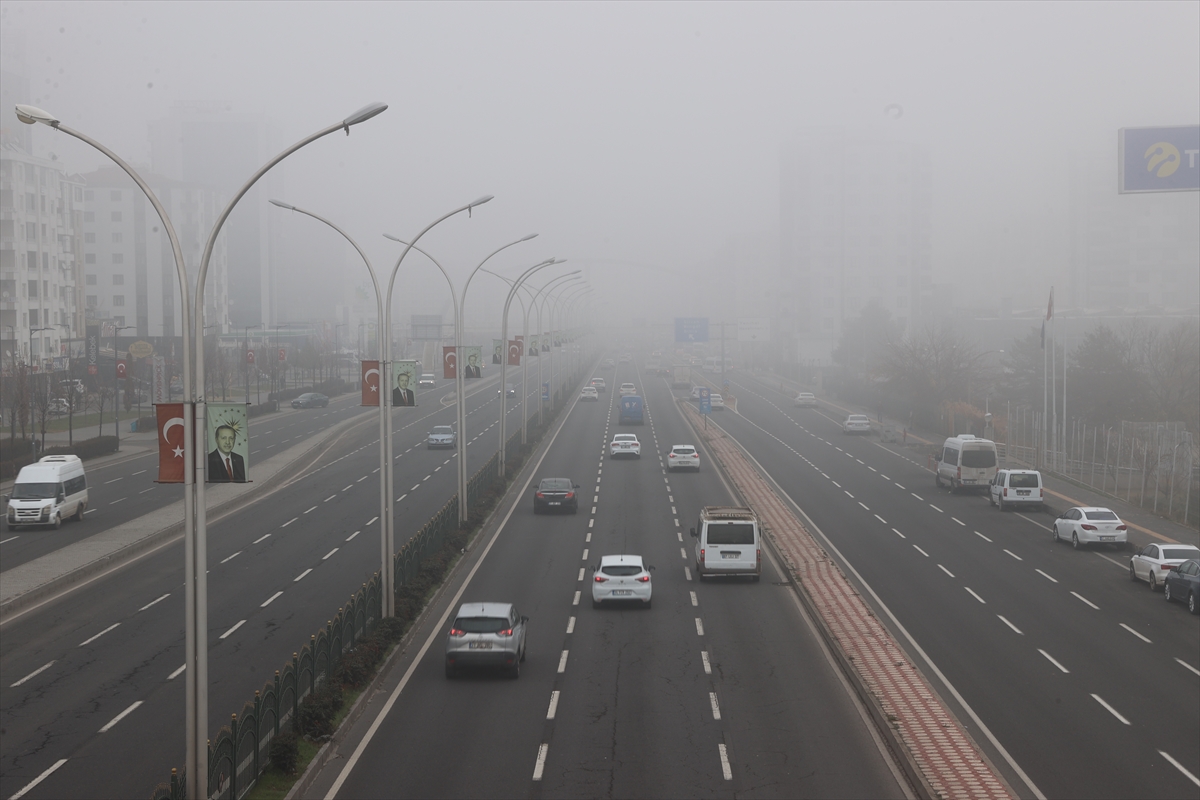 Diyarbakır'da sis etkili oldu