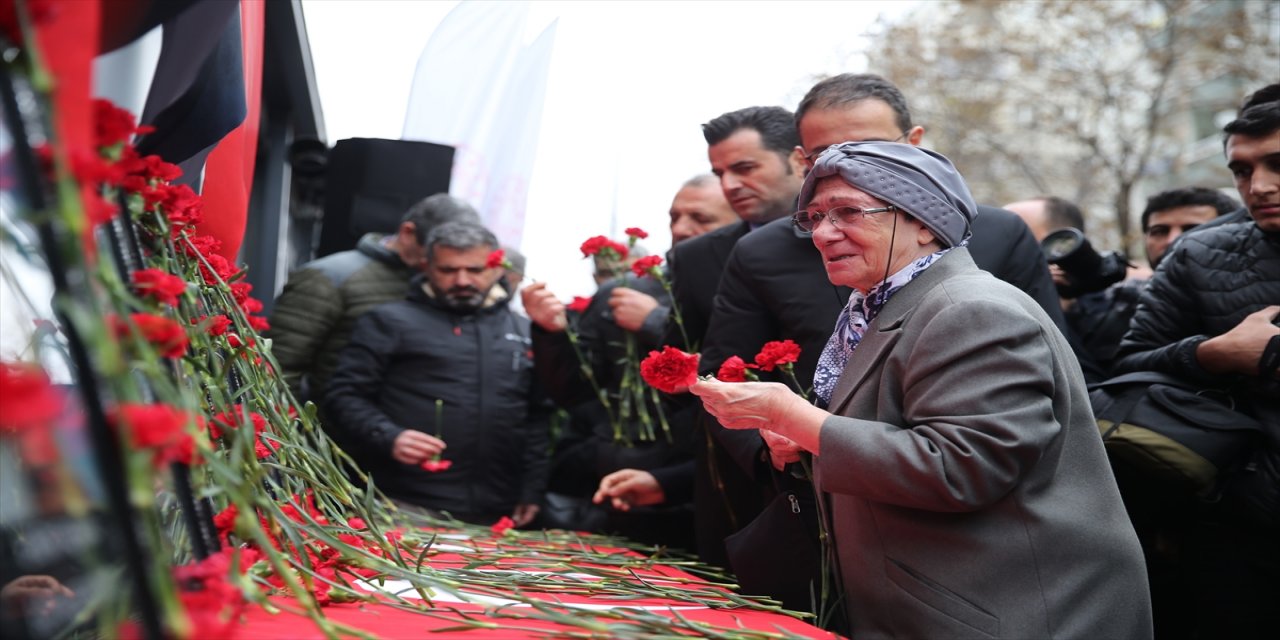 Diyarbakır'da hain saldırının kurbanları anıldı.