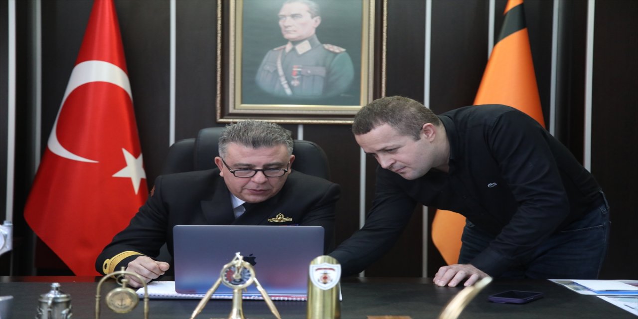 Sahil Güvenlik Karadeniz Bölge Komutanı Bahadır, AA'nın "Yılın Kareleri" oylamasına katıldı