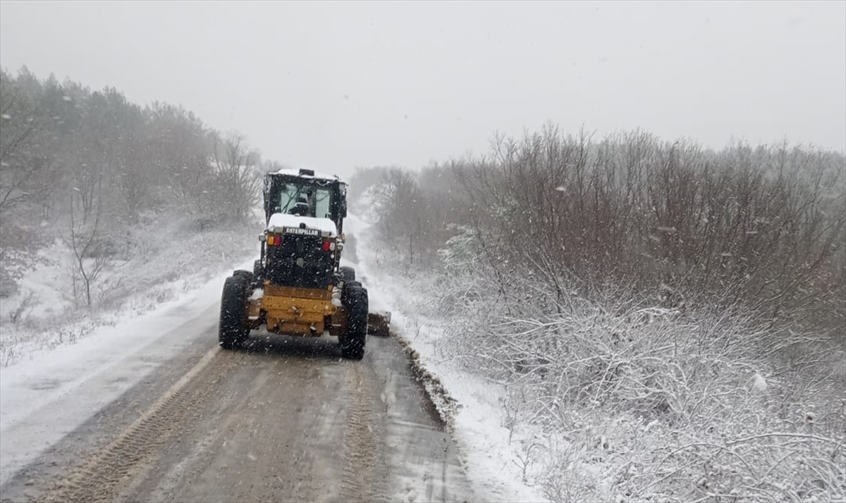 Edirne'nin yüksek kesimlerinde kar düştü