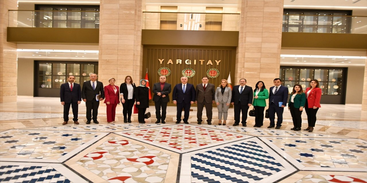 Mehmet Akarca, Sırbistan'dan gelen heyetle görüştü