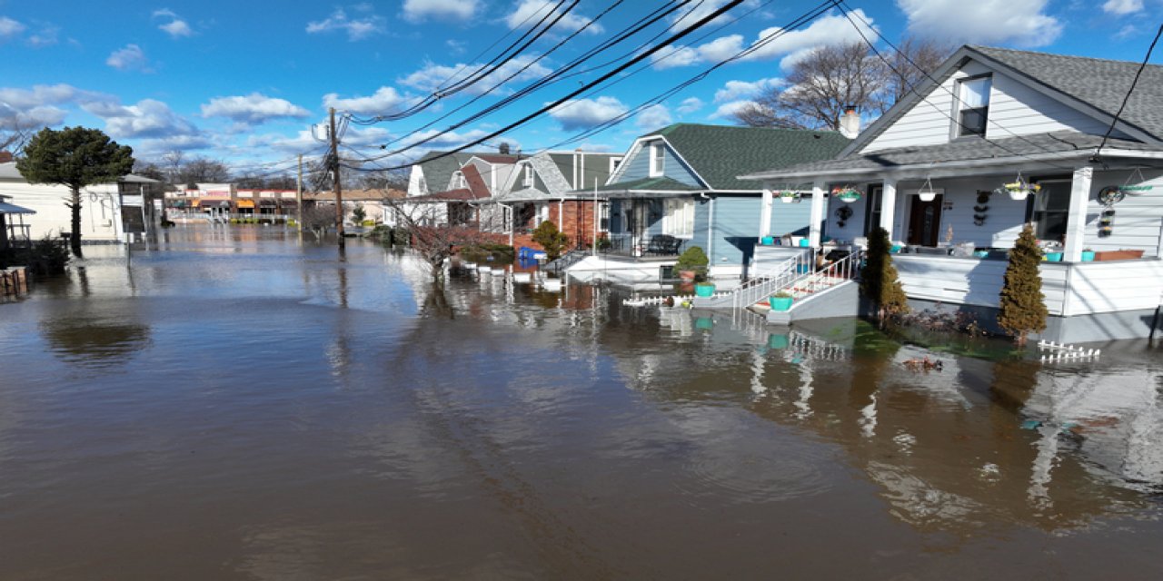 ABD'nin doğu yakasındaki bazı eyaletlerde şiddetli yağış sonrası su baskınları oldu