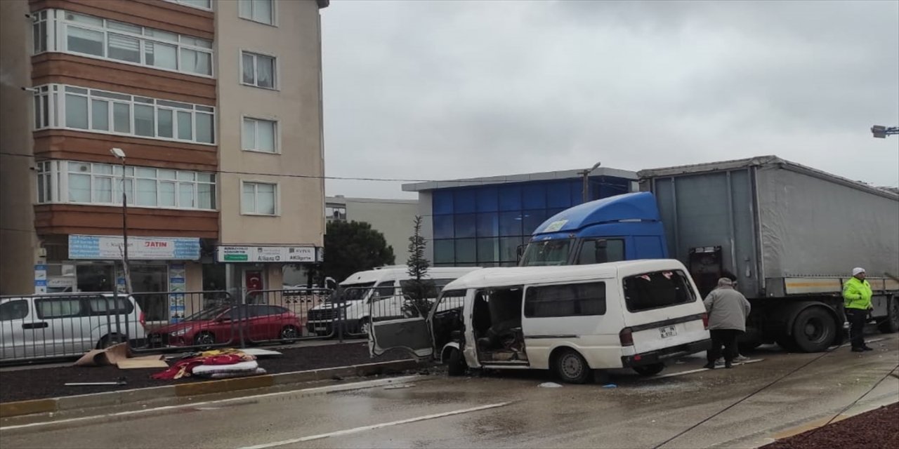 Balıkesir'de feci kaza, 1 ölü 2 yaralı