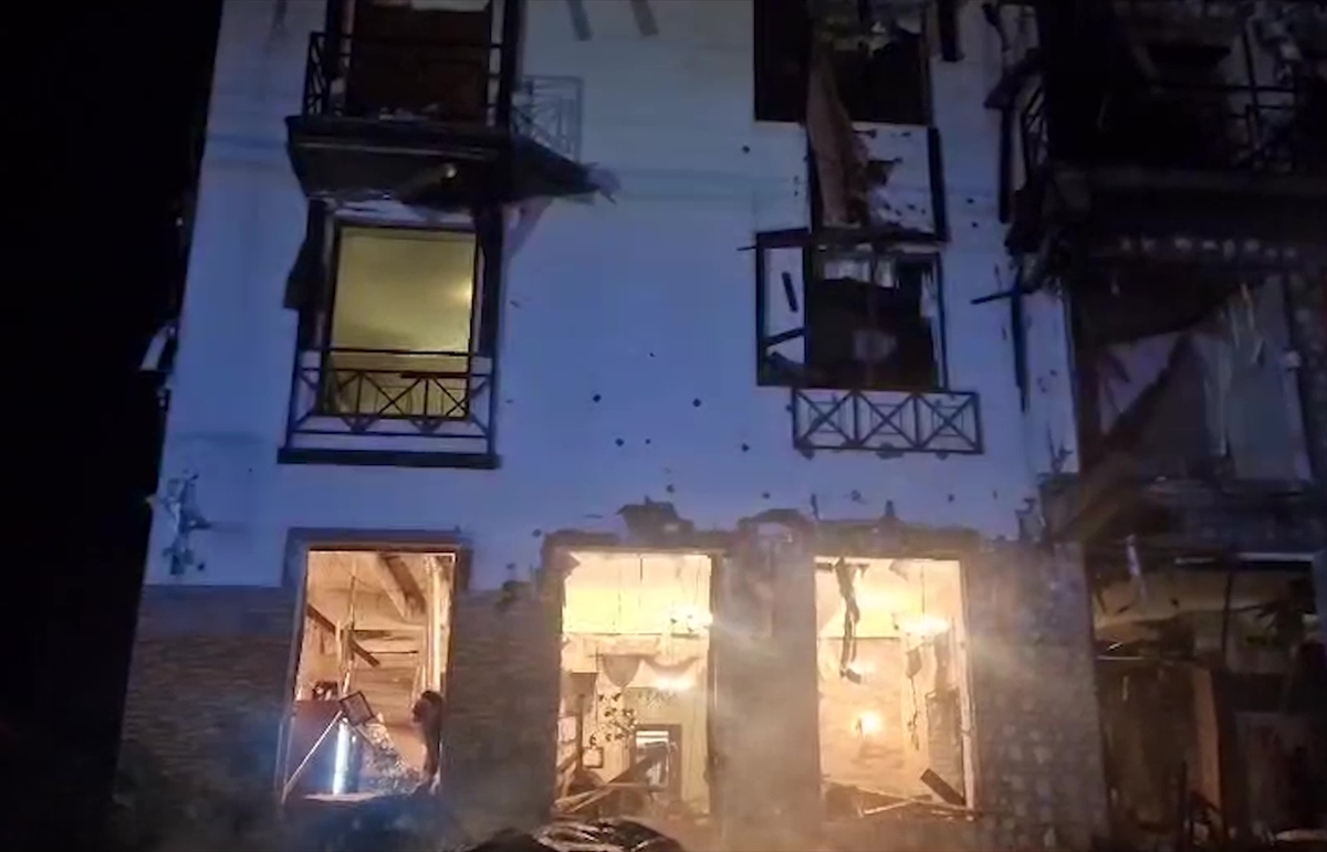 AA ekibinin kaldığı otel füzelerin hedefi oldu