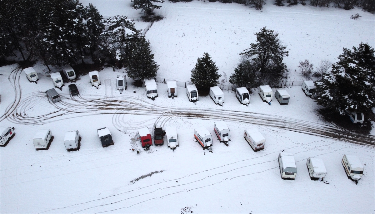 Bilecik'te  Pelitözü Göleti karla kaplandı