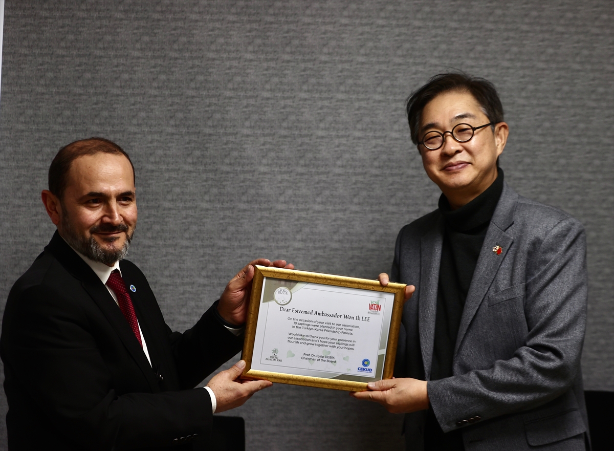 Güney Kore Büyükelçisi Lee'den "Bu fidanlar sanki çocuklarımız gibi."