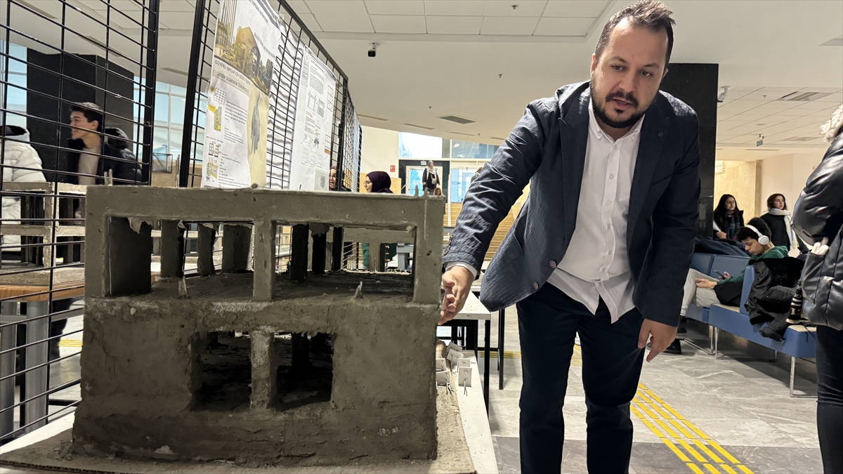 6 Şubat depreminde yıkılan binaların minyatürü üzerinden eğitim