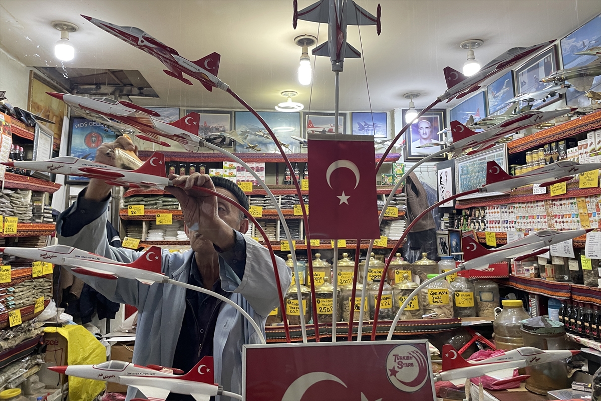 Havacılığa gönül veren 73 yaşındaki baharatçı