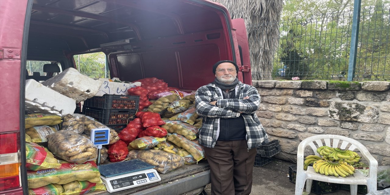"Rızkımı, dükkanlarımı ve evimi geride bırakıp buraya geldik."