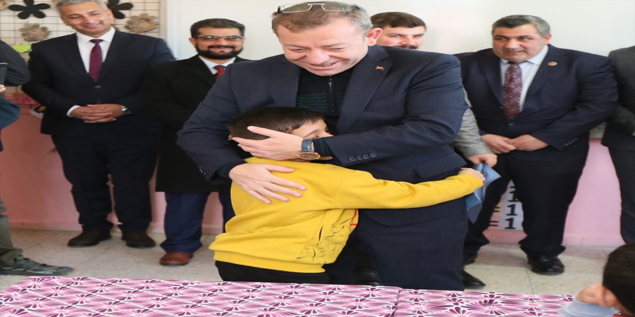 Erzurum, Ardahan, Ağrı, Tunceli, Iğdır, Kars ve Erzincan'da düzenlenen törenlerle öğrencilere karneleri verildi.