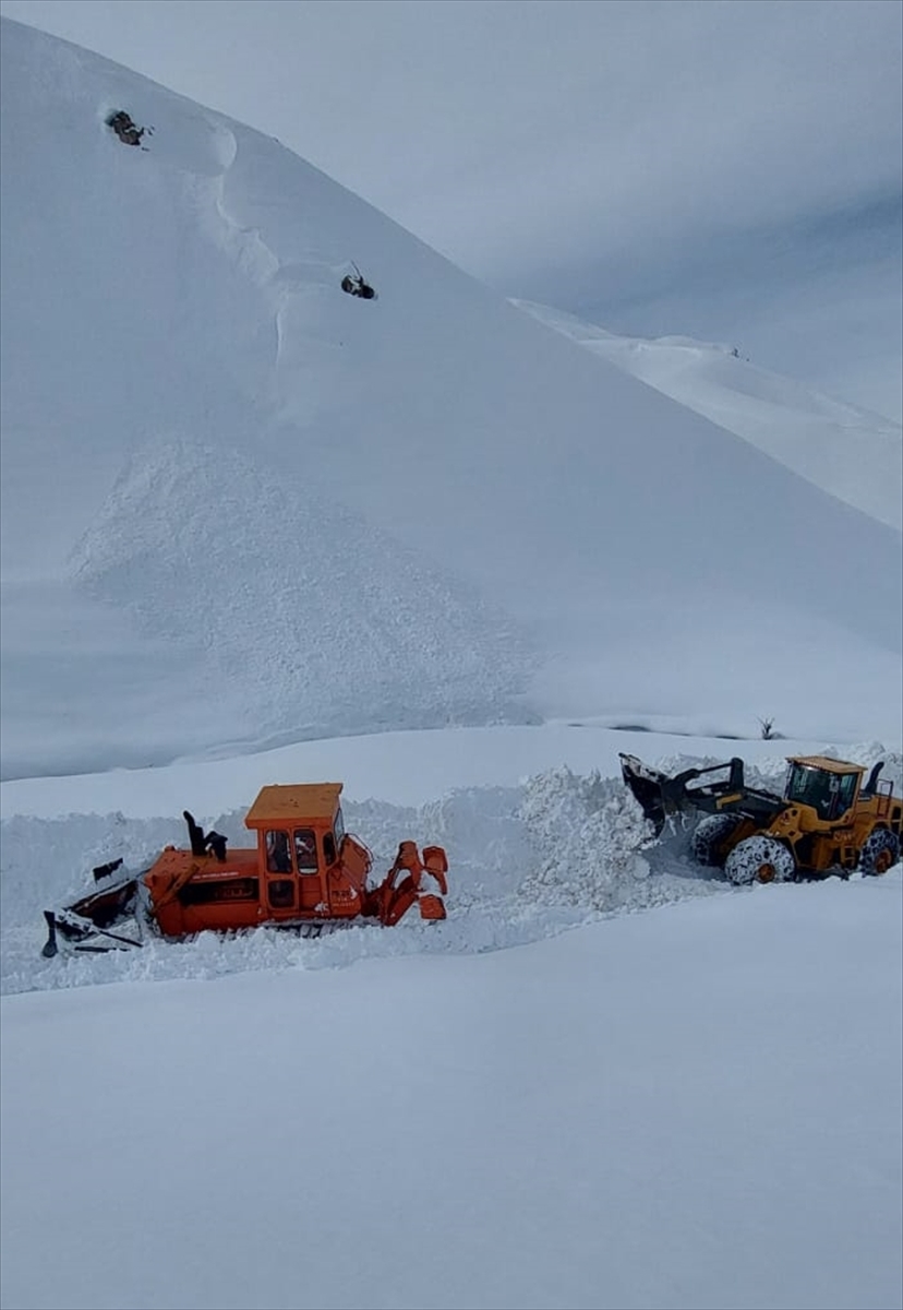 Hakkari'de kar kalınlığının 5 metreyi buldu