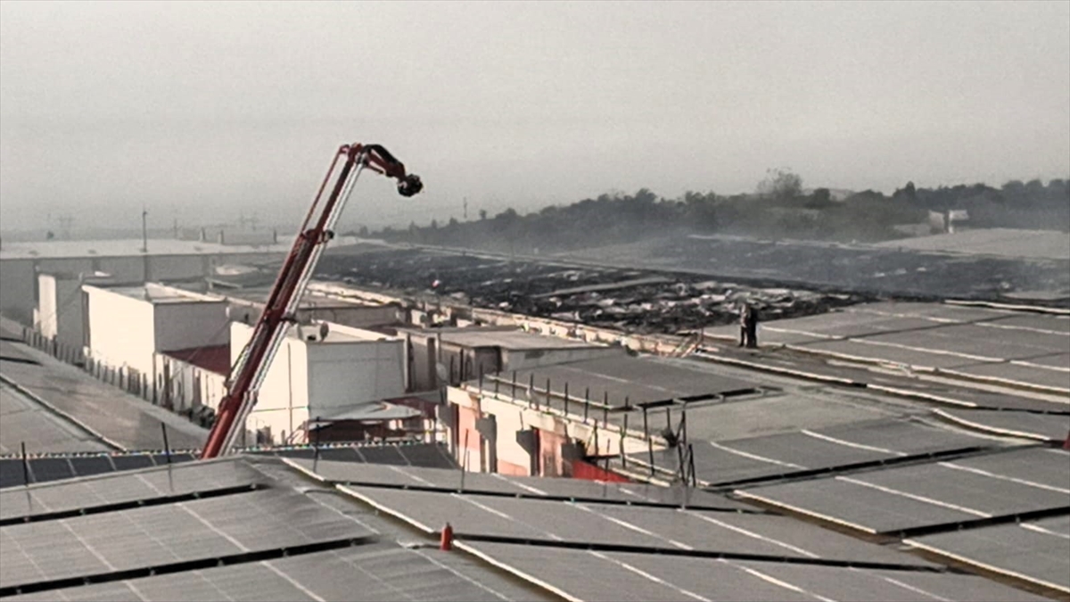 Tekstil fabrikasında çıkan yangın söndürüldü