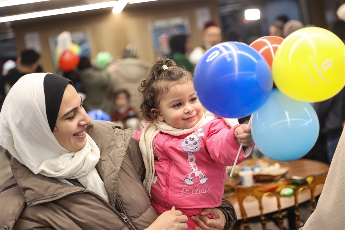 Gazze'den tahliye edilen Filistinli çocuklar Boğaz turu yaptı